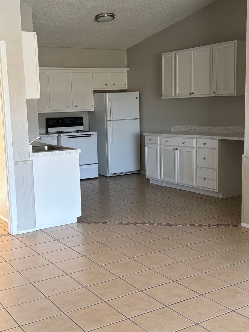Lubbock Apartment: 2310 70th Street
