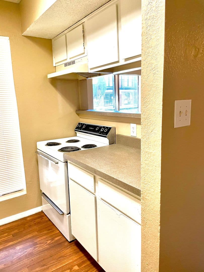 Slaton Apartment: 1355 Woodrow Road