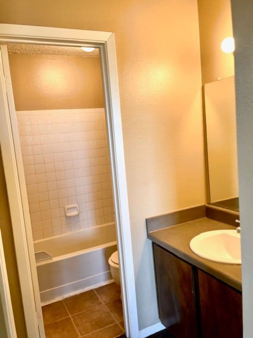 Slaton Apartment: 1355 Woodrow Road