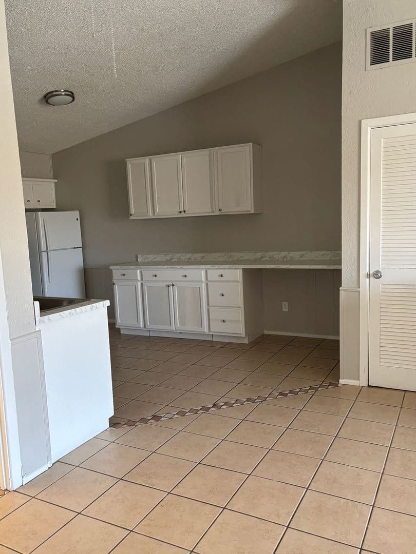 Lubbock Apartment: 2310 70th Street