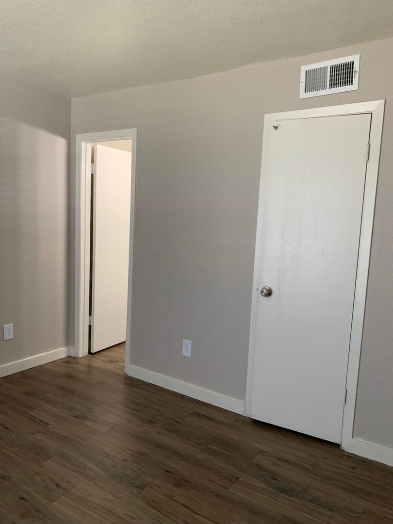 Beaumont Apartment: 4045 Treadway