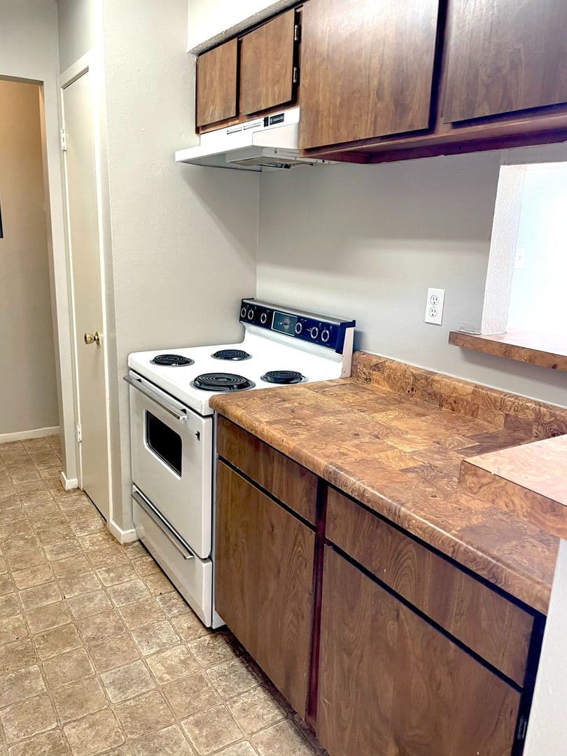 Slaton Apartment: 1355 Woodrow Road