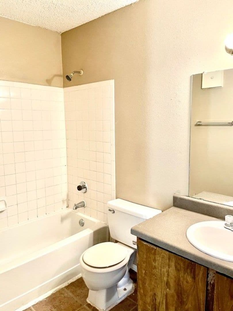 Slaton Apartment: 1355 Woodrow Road