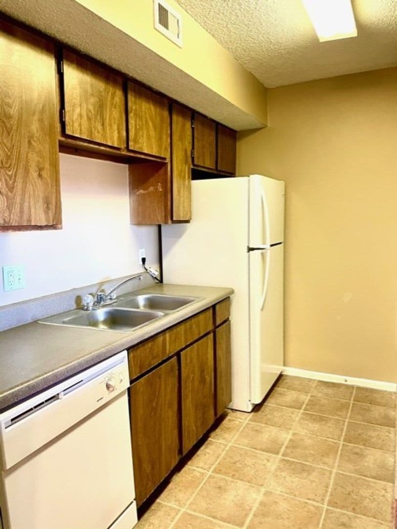 Slaton Apartment: 1355 Woodrow Road