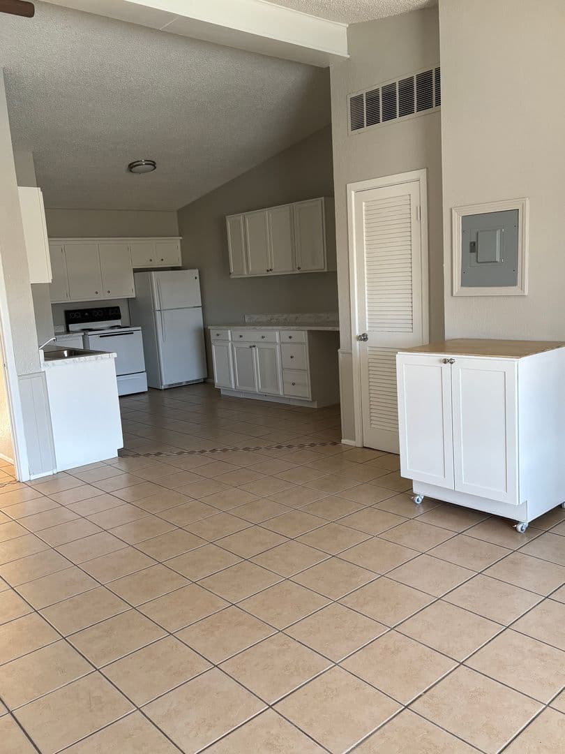 Lubbock Apartment: 2310 70th Street