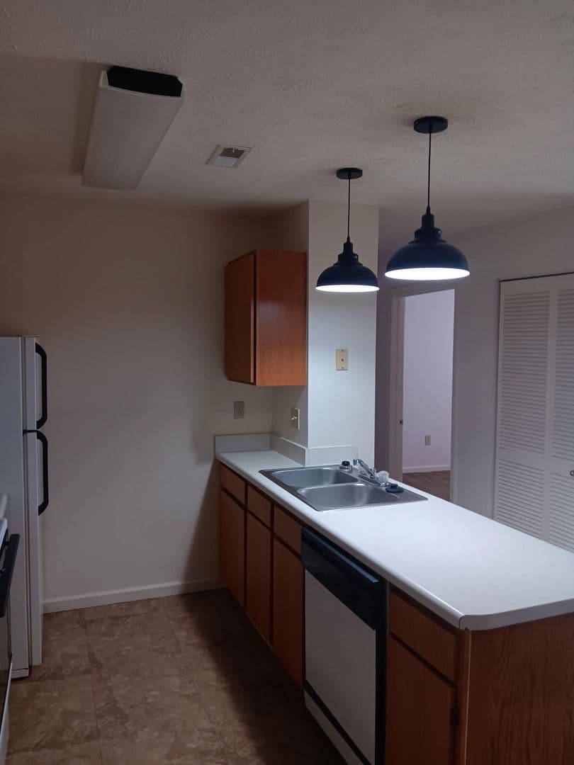 Seymour Apartment: 2734 Bent Tree Lane