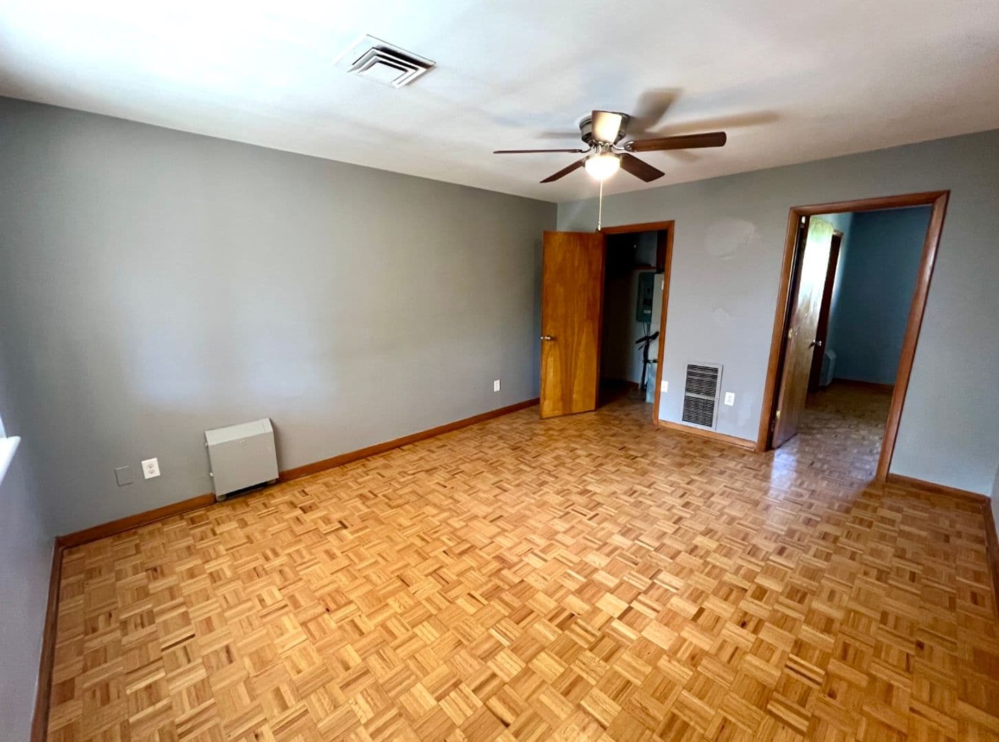 Roanoke Apartment: 201 Mountain Ave SW