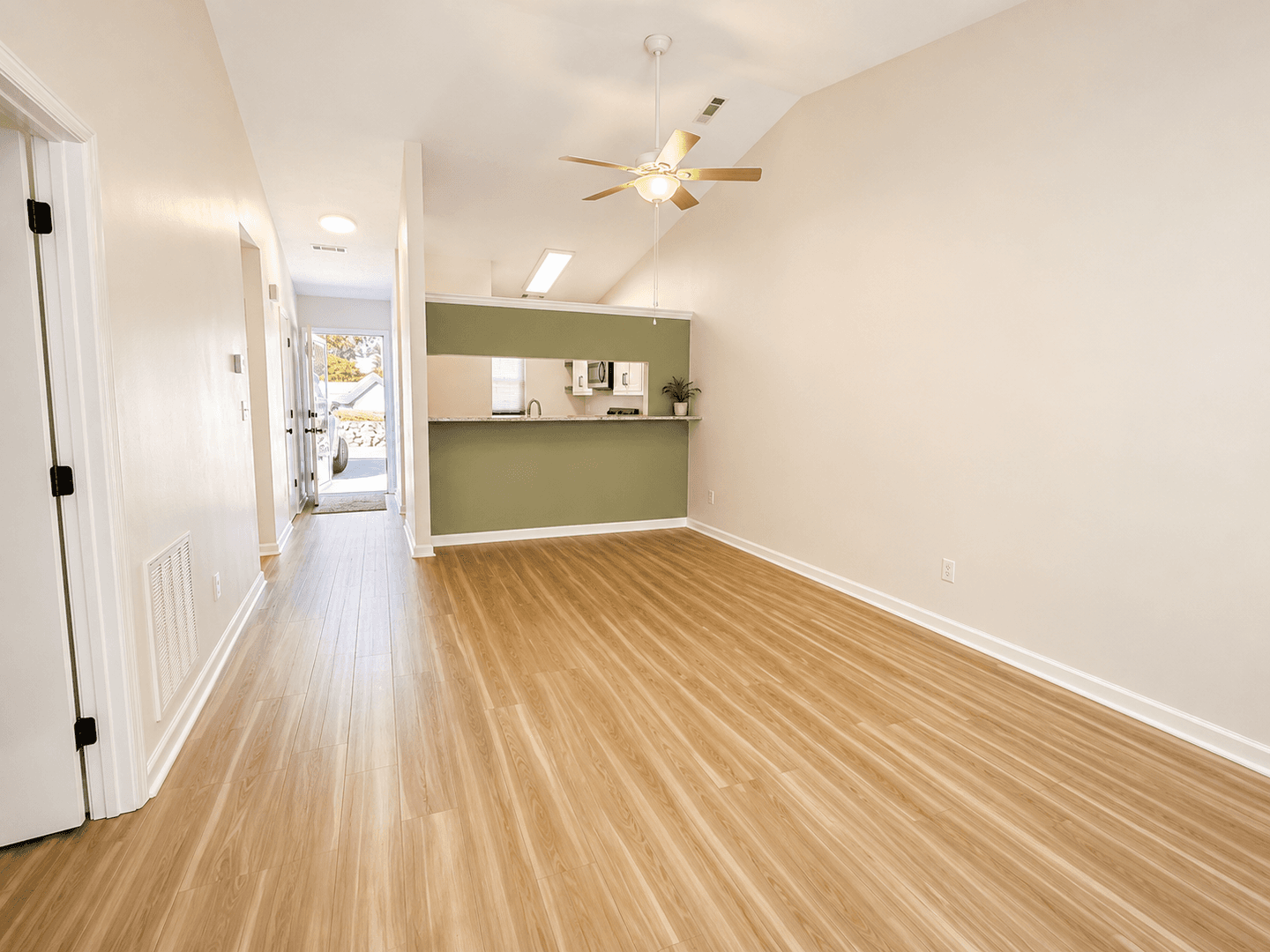Cloverdale Townhome: 373 Tinkerview Rd