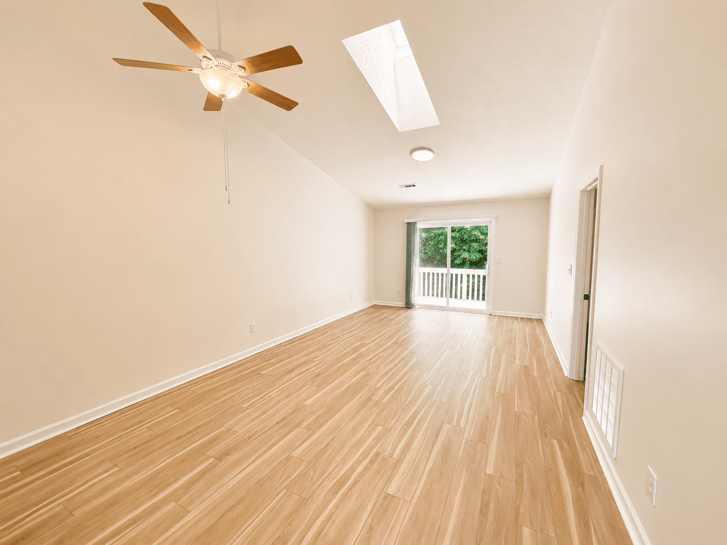 Cloverdale Townhome: 373 Tinkerview Rd