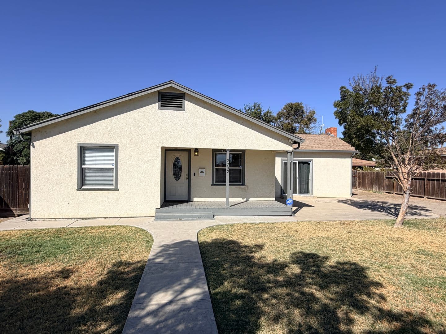 Dos Palos House: 2702 Blossom Street