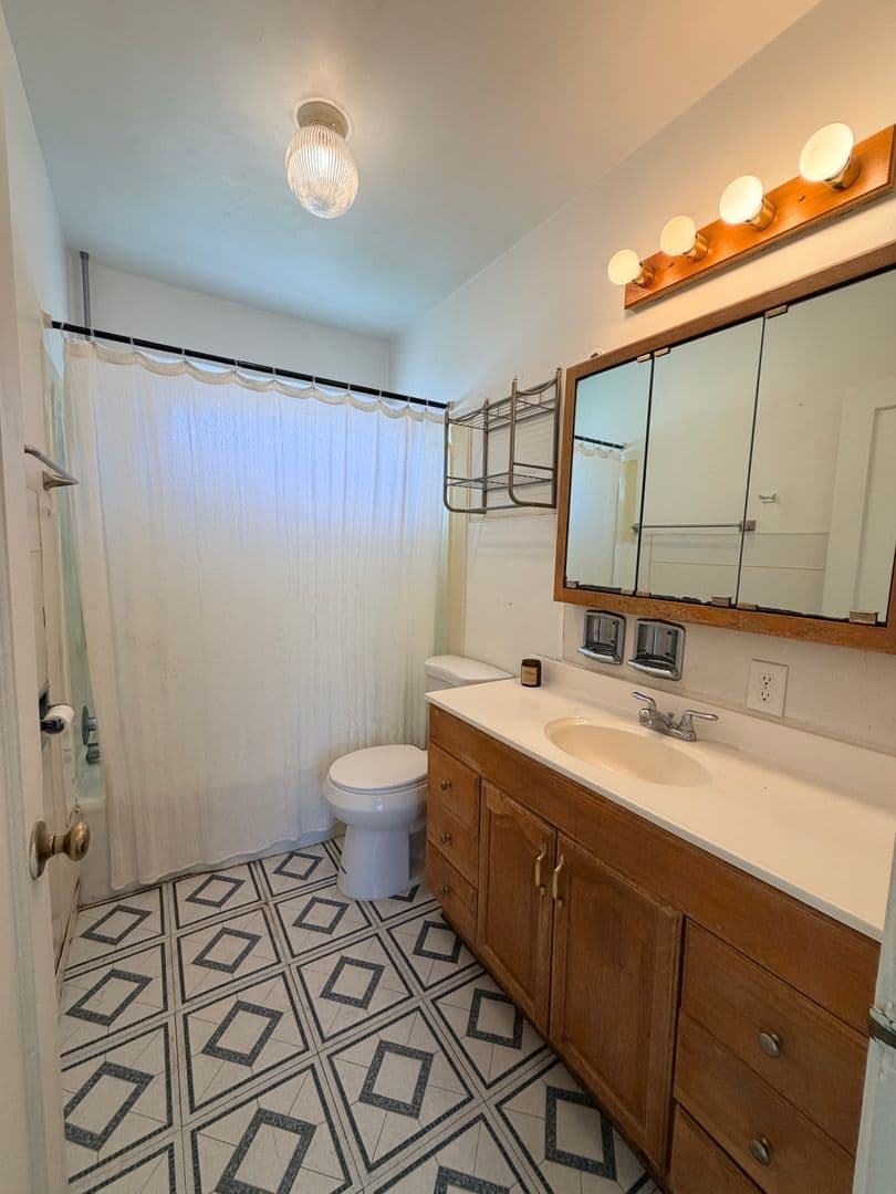 Dos Palos House: 2702 Blossom Street