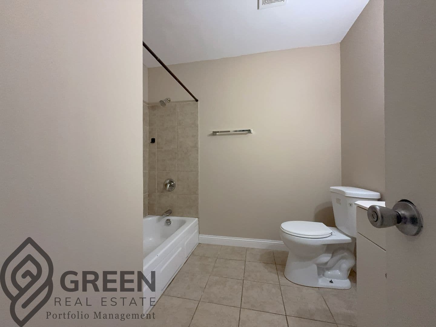 Kankakee Apartment: 210 Tedmark Ct.