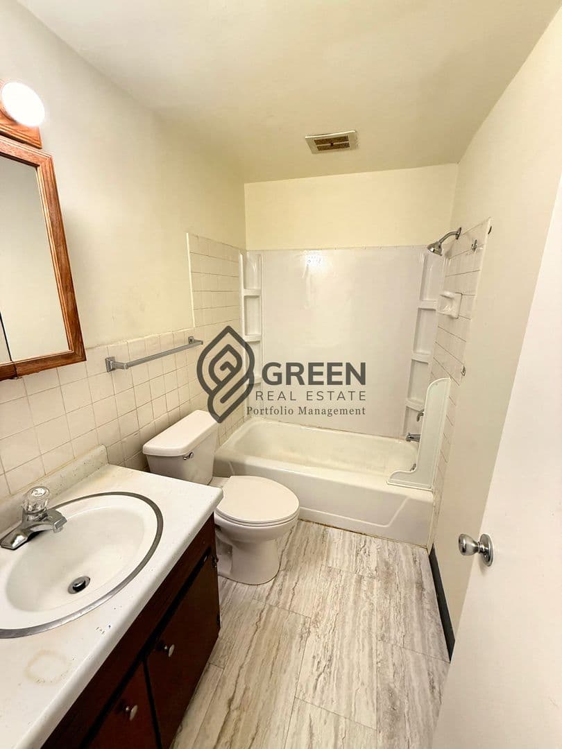 Kankakee Apartment: 450 S Dearborn Ave