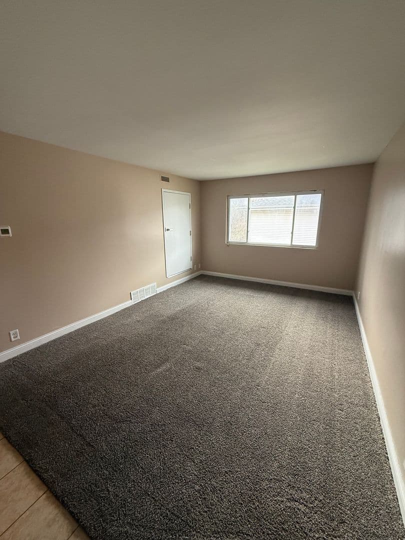 Kankakee Apartment: 210 Tedmark Ct.