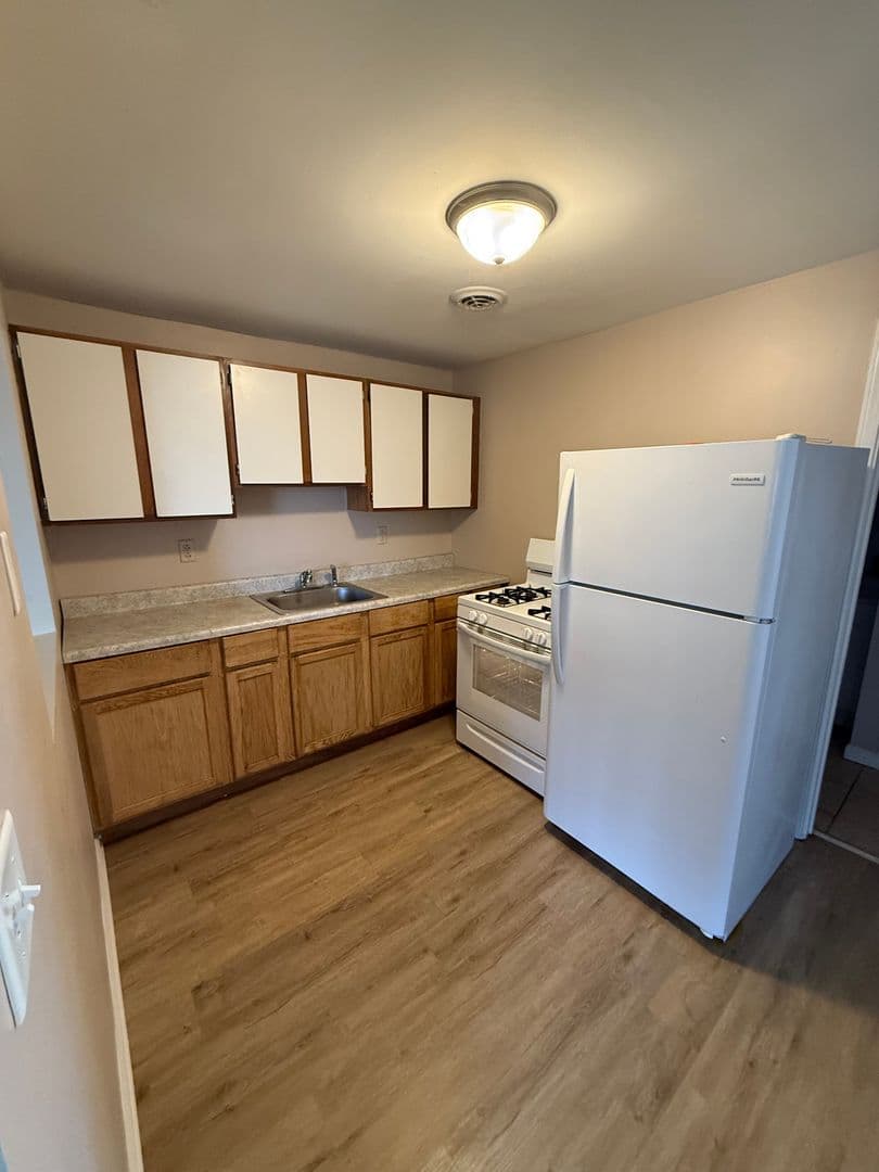 Kankakee Apartment: 2755 Cooper Dr.