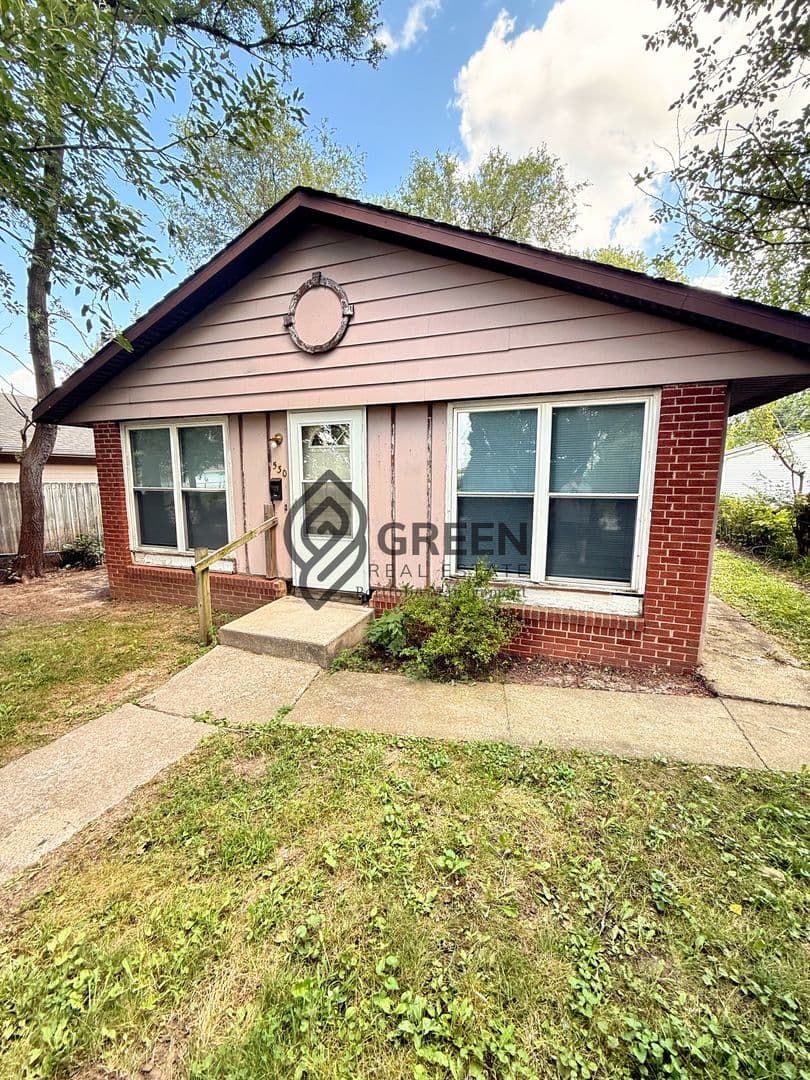 Kankakee House: 530 N Cottage Ave