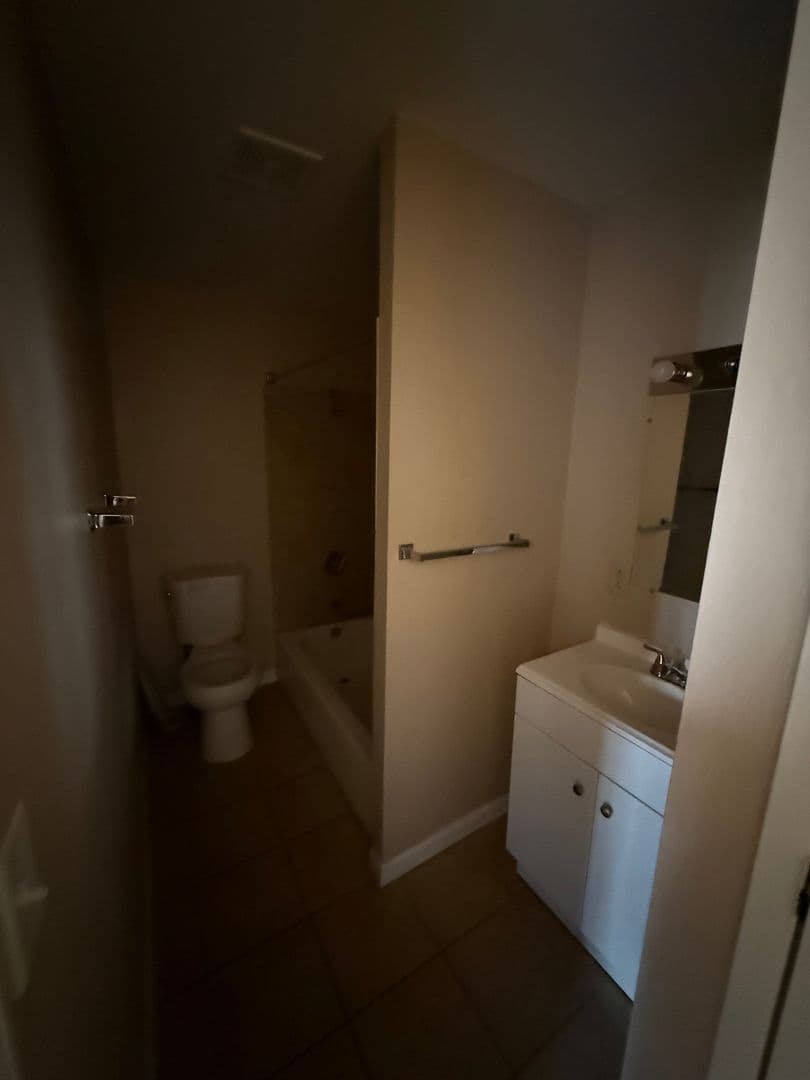 Kankakee Apartment: 2755 Cooper Dr.