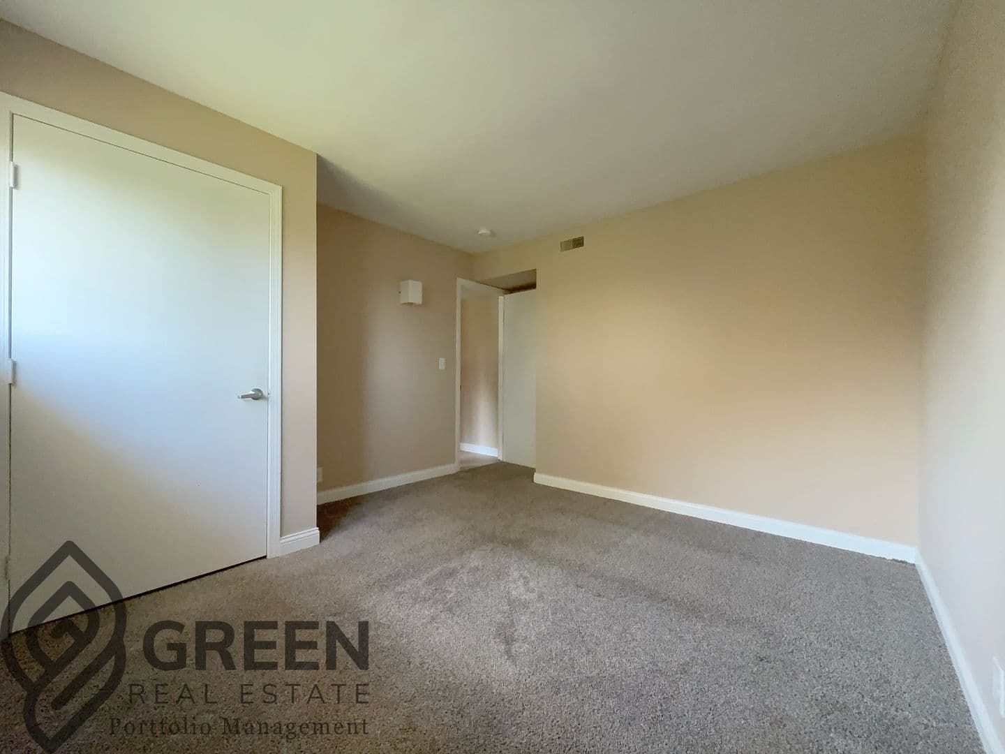 Kankakee Apartment: 210 Tedmark Ct.