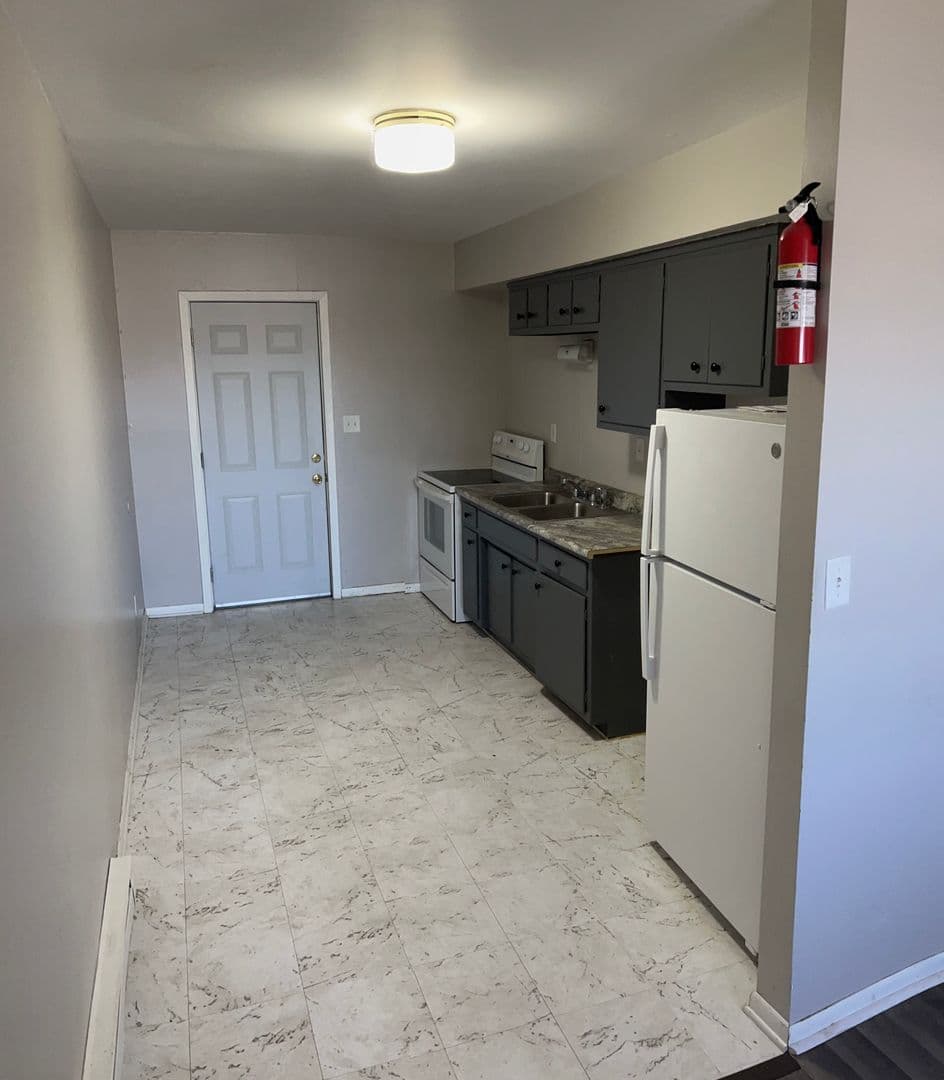 kankakee Apartment: 675 North Entrance Avenue
