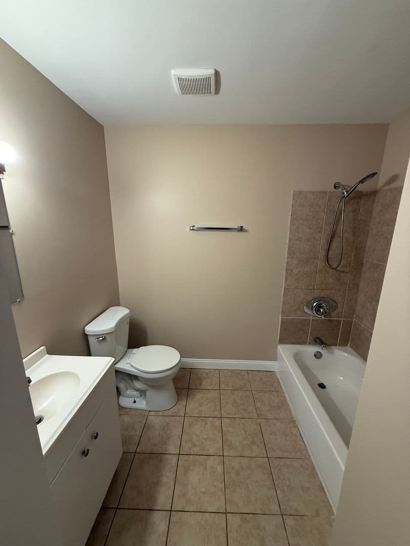 Kankakee Apartment: 210 Tedmark Ct.