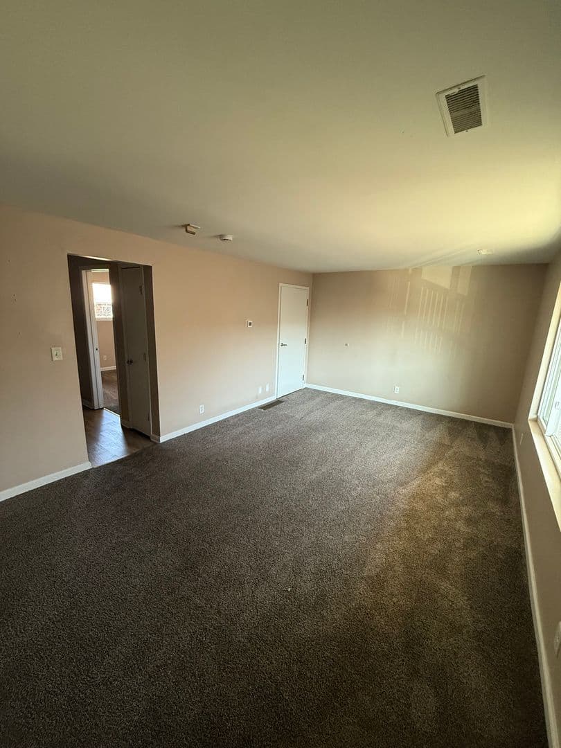 Kankakee Apartment: 2755 Cooper Dr.
