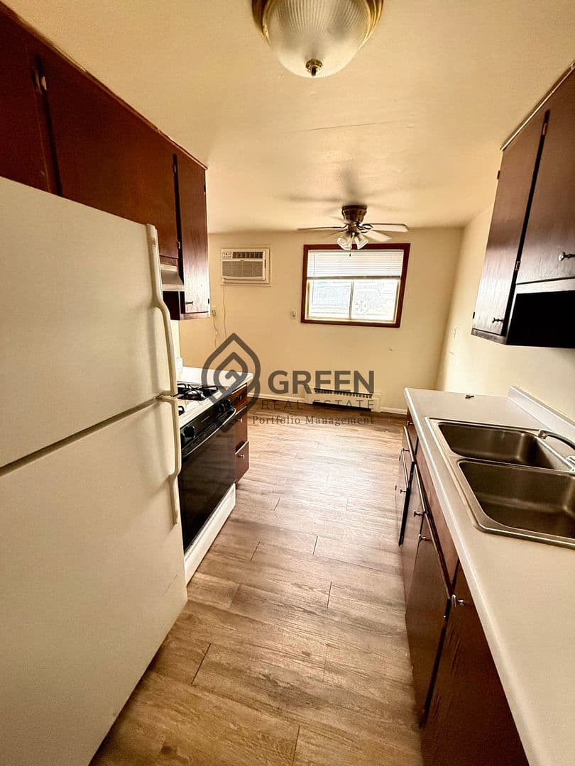 Kankakee Apartment: 450 S Dearborn Ave