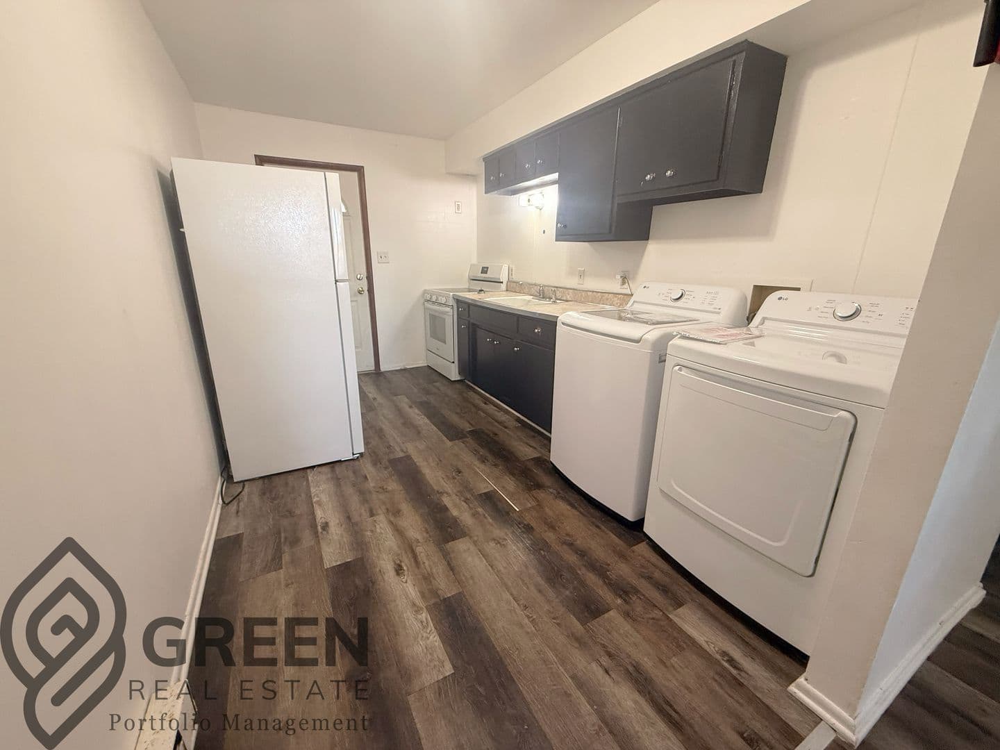 kankakee Apartment: 675 North Entrance Avenue