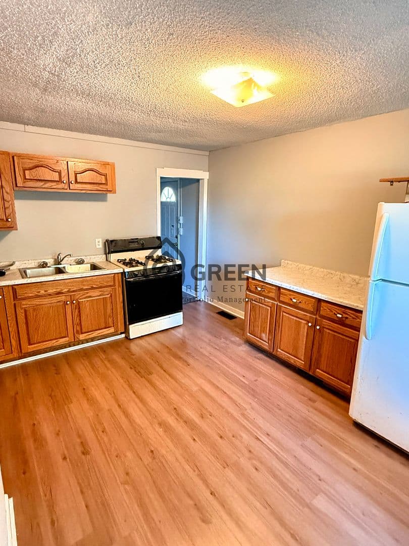 Kankakee House: 530 N Cottage Ave