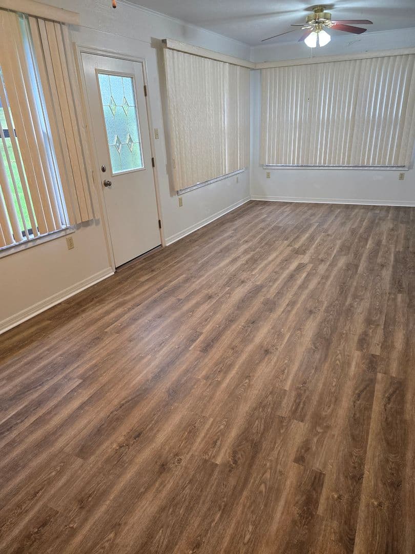 Hernando House: 221 E Leon Loop