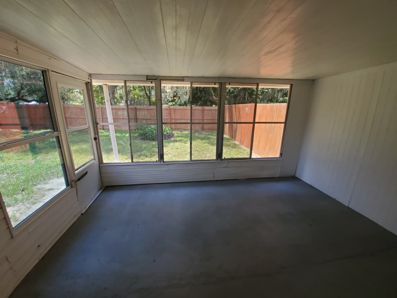 Inverness House: 136 S Belle View Way
