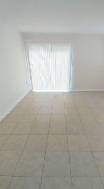 Inverness Apartment: Seminole Ave, S