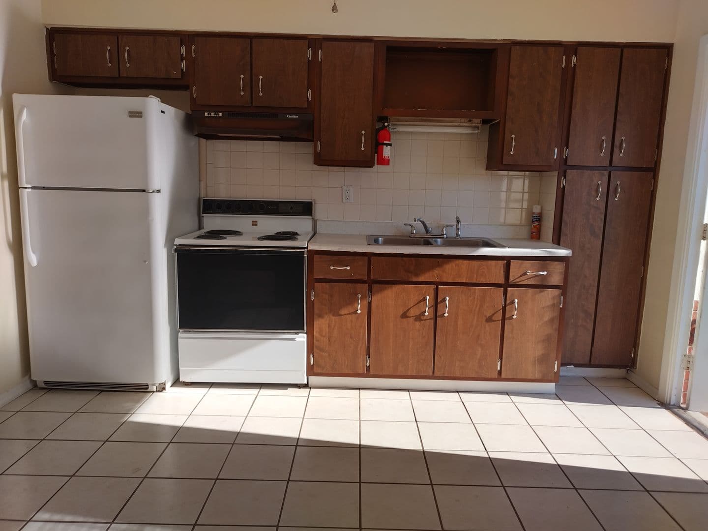 Inverness Apartment: Maplenut Way, 1127 S