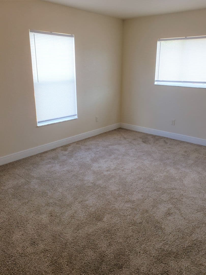 Inverness Townhome: 715 N Vermeer Way