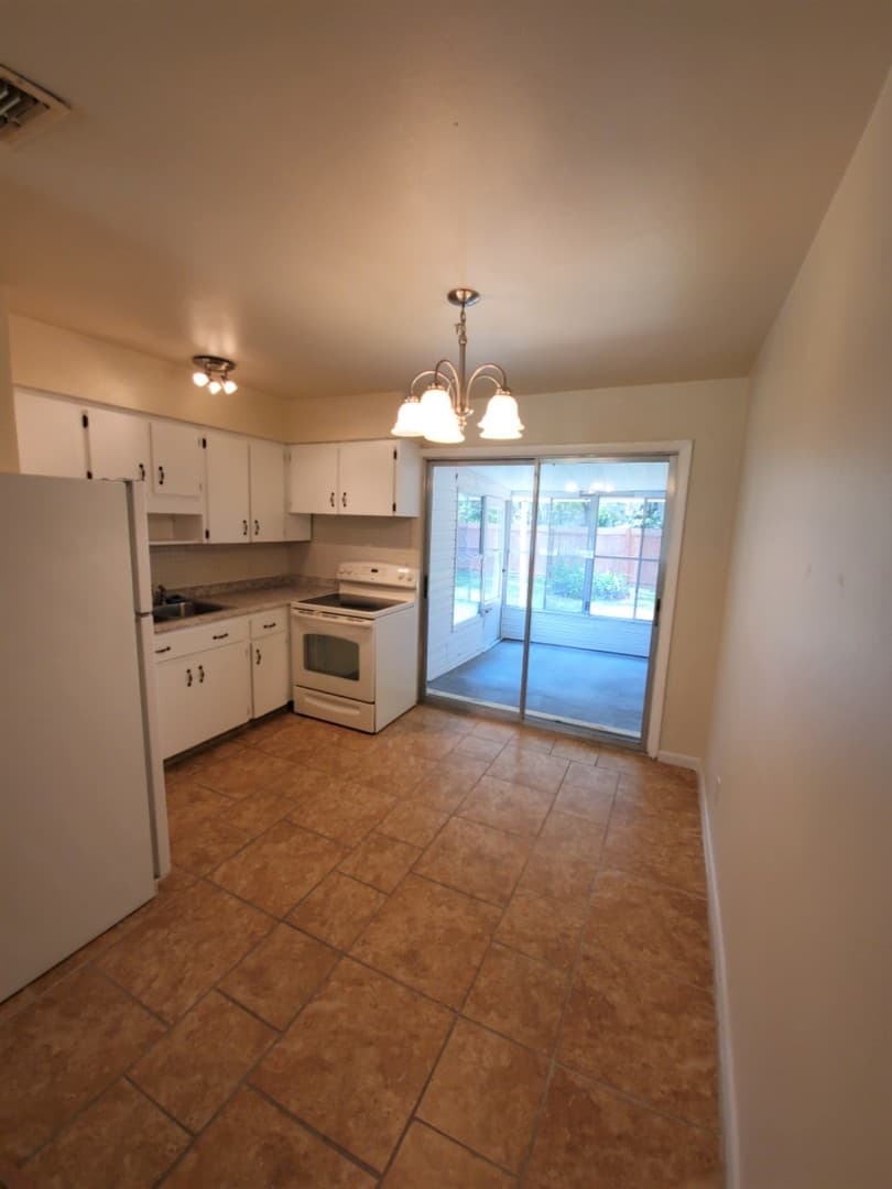 Inverness House: 136 S Belle View Way