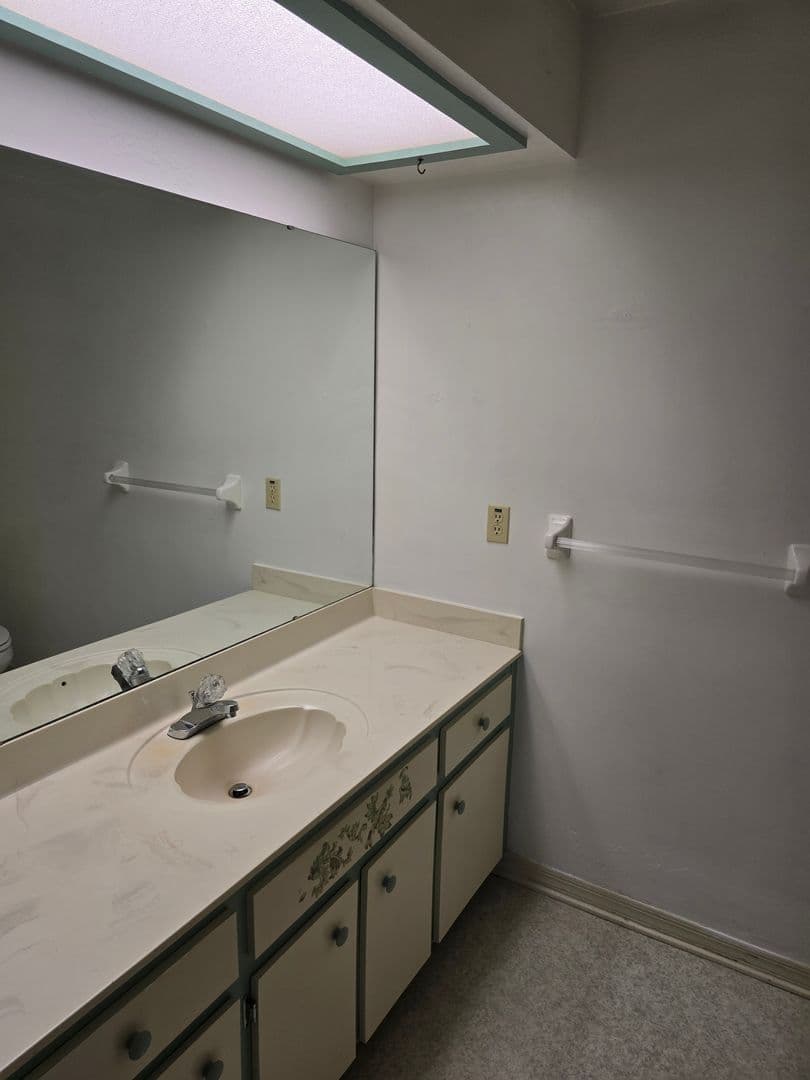 Hernando House: 221 E Leon Loop