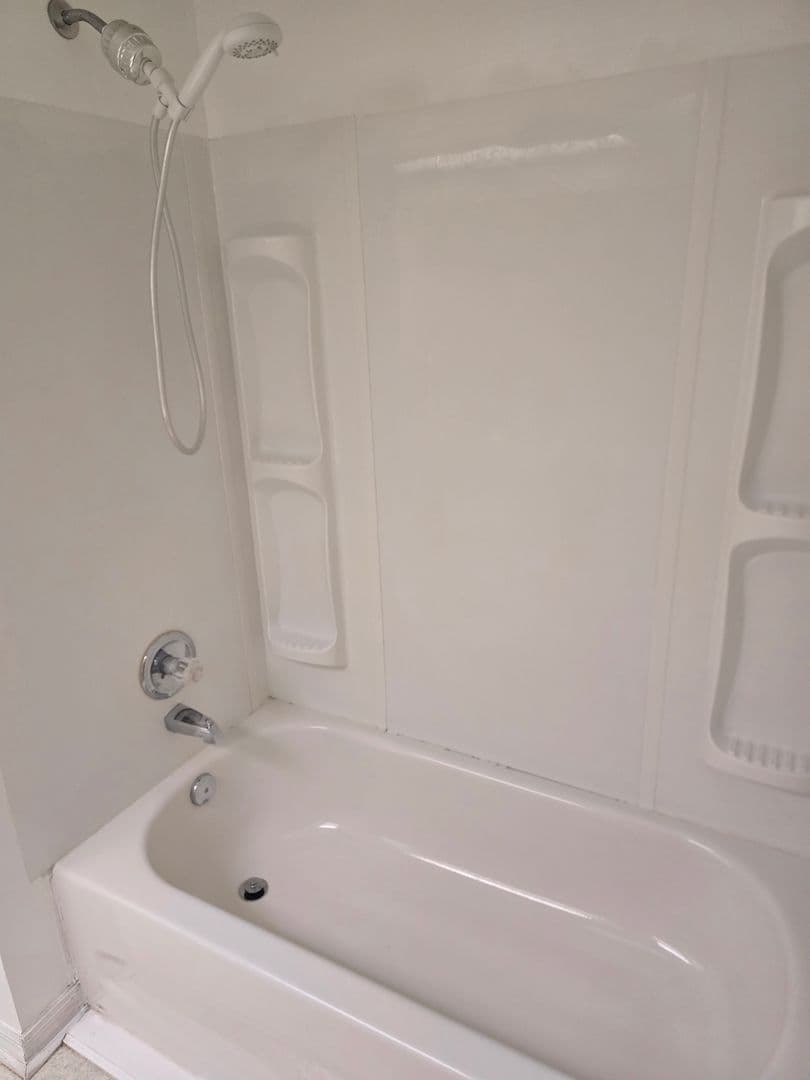 Hernando House: 221 E Leon Loop