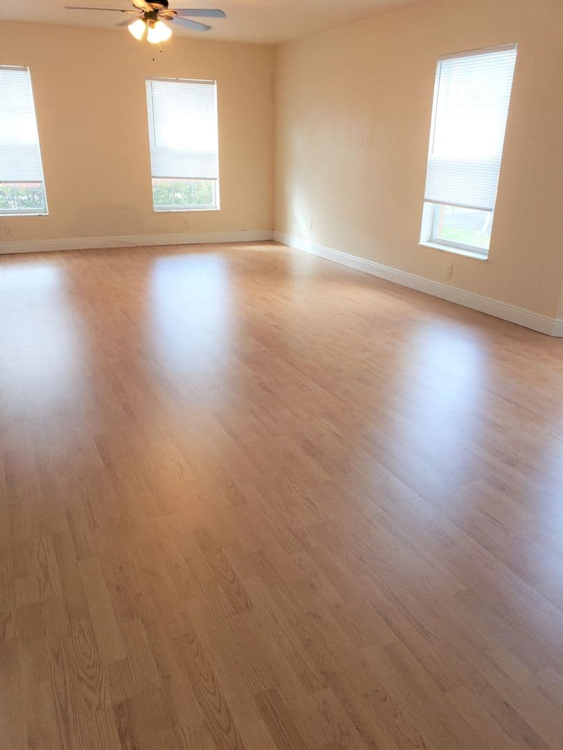 Inverness Townhome: 715 N Vermeer Way