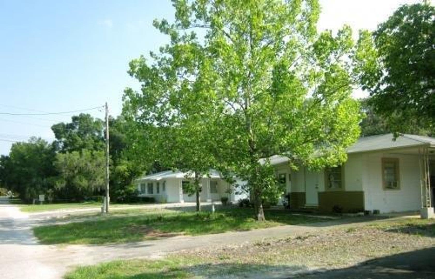 Inverness Apartment: Maplenut Way, 1127 S