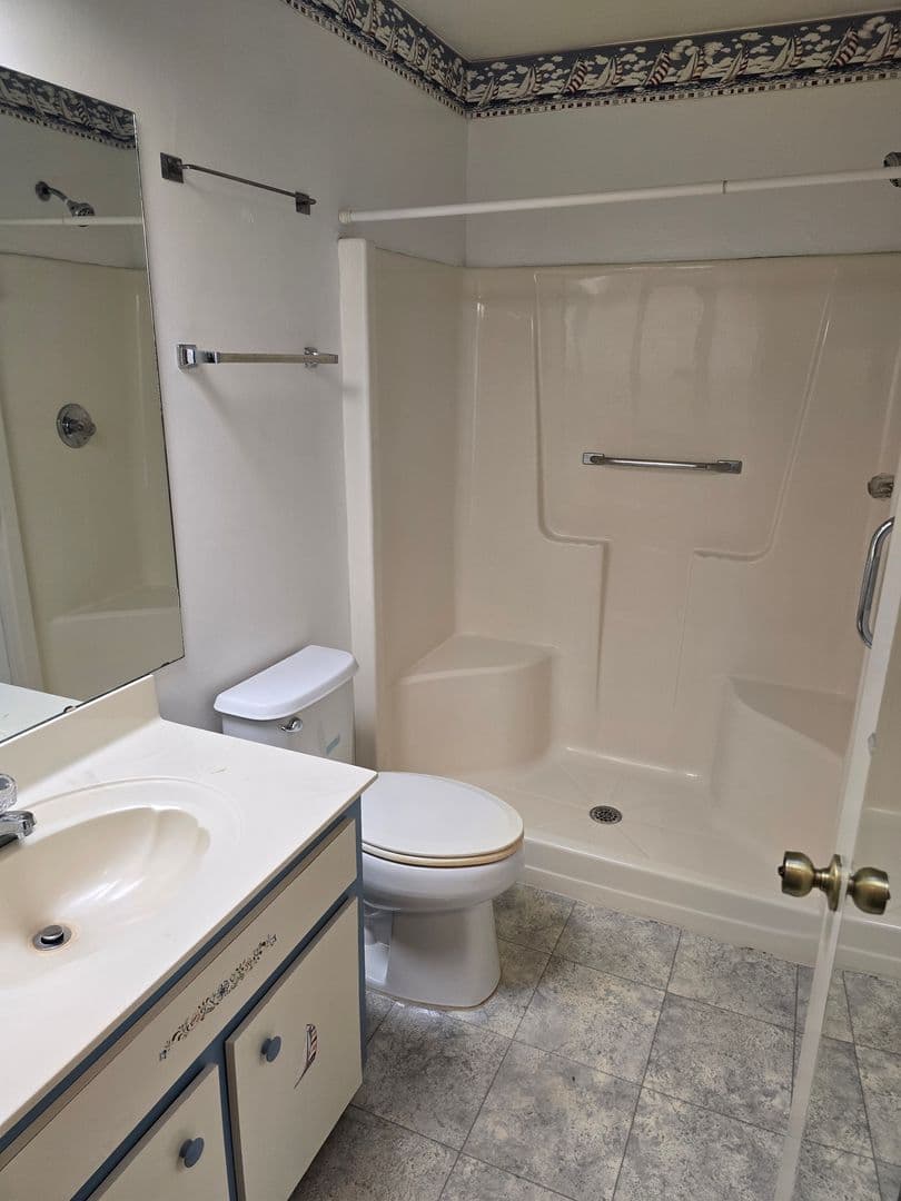 Hernando House: 221 E Leon Loop