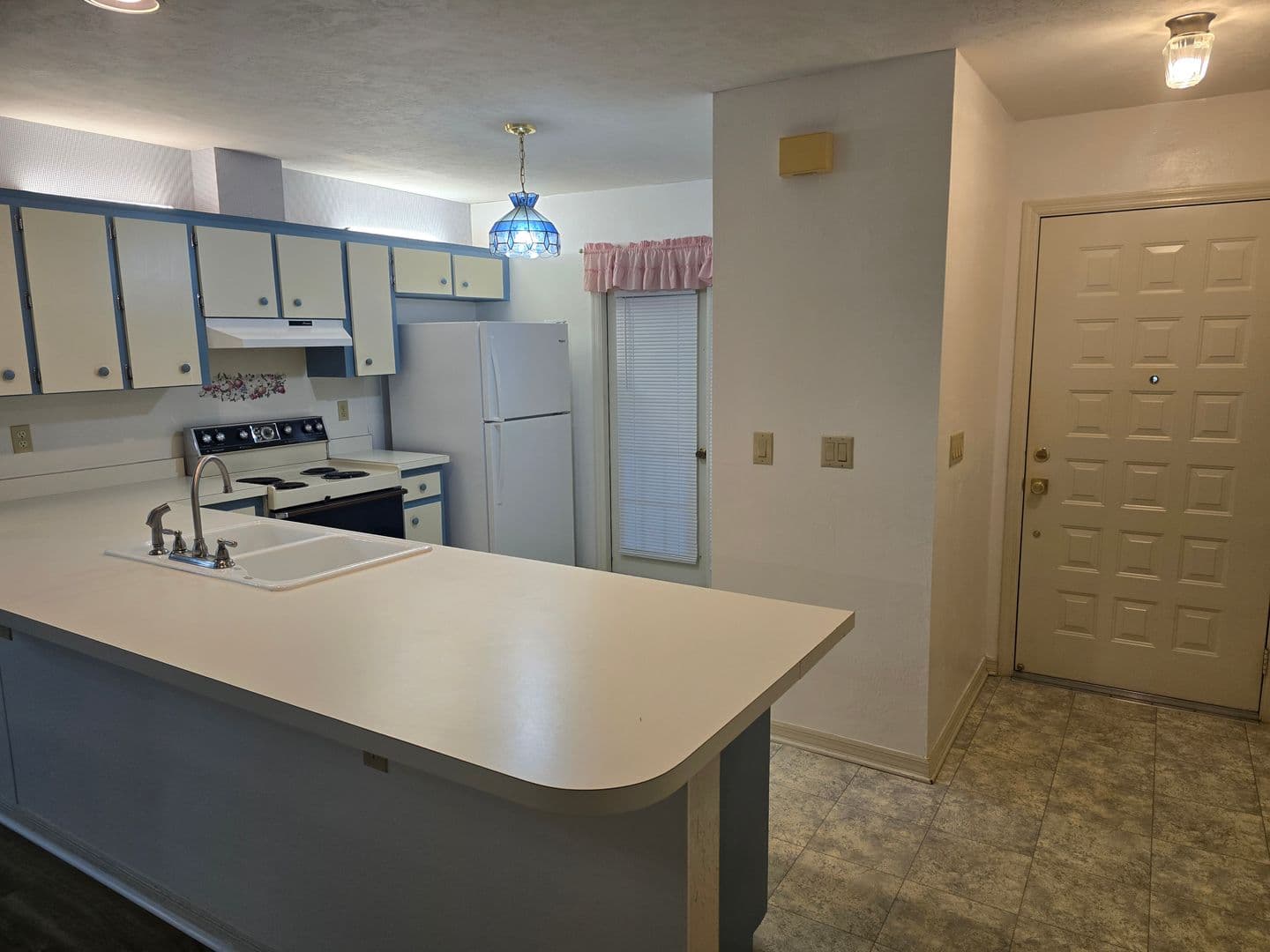 Hernando House: 221 E Leon Loop