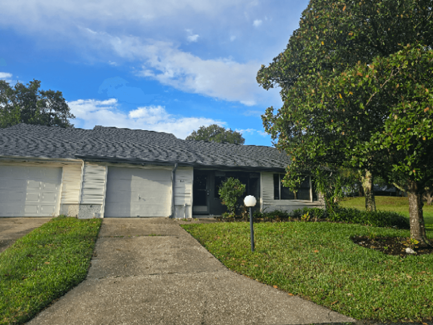 Hernando House: 221 E Leon Loop