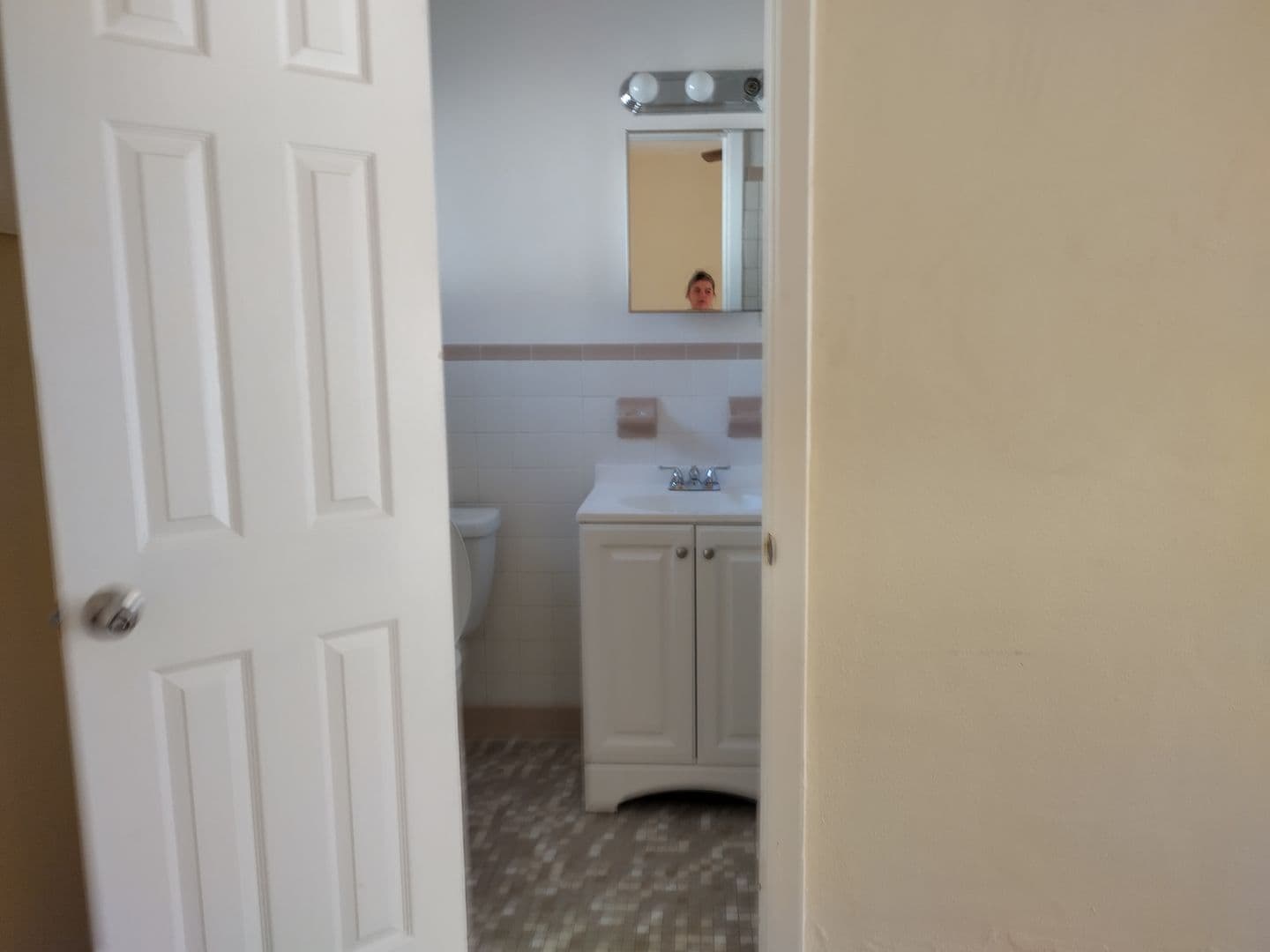 Inverness Apartment: Maplenut Way, 1127 S