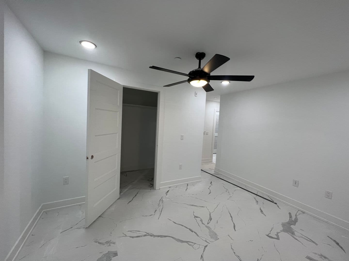 Philadelphia Apartment: 2550 Hope St