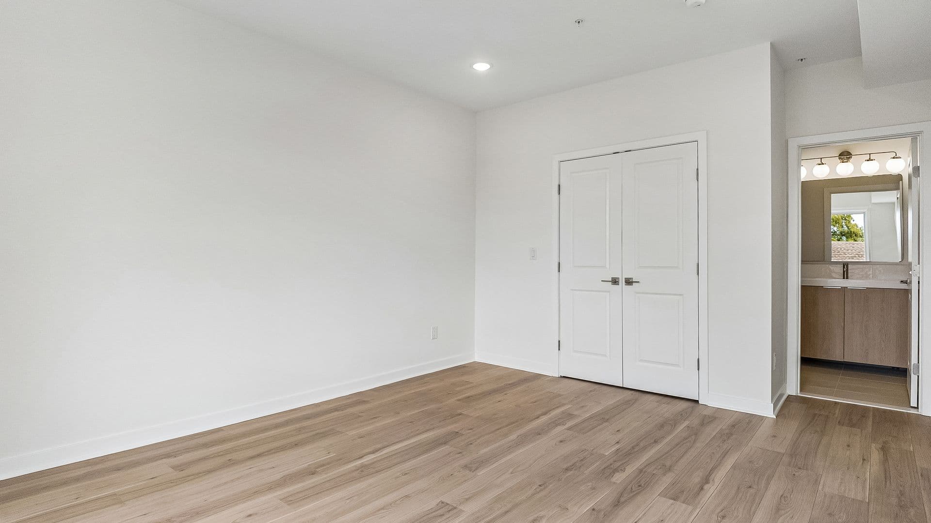 Philadelphia Apartment: 921 E Chelten Ave