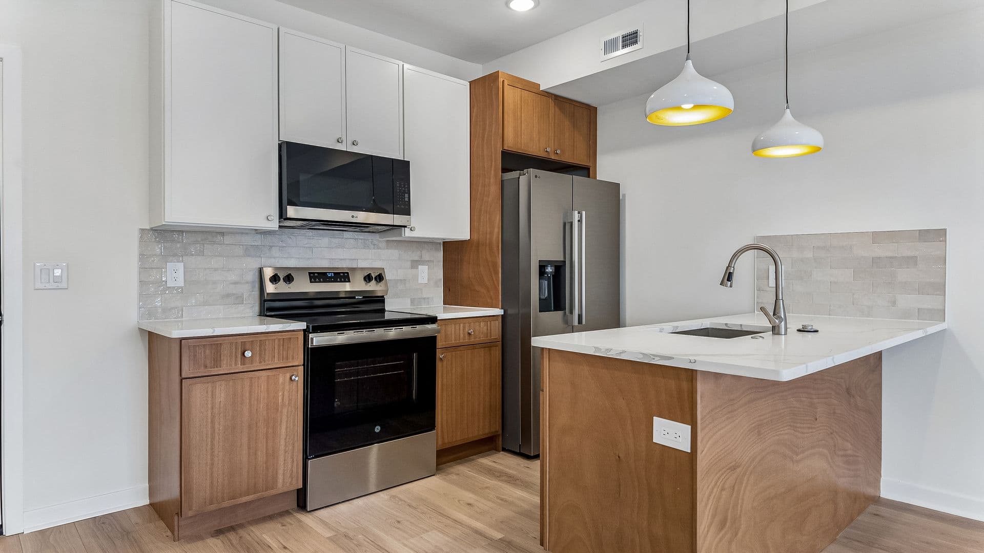Philadelphia Apartment: 921 E Chelten Ave