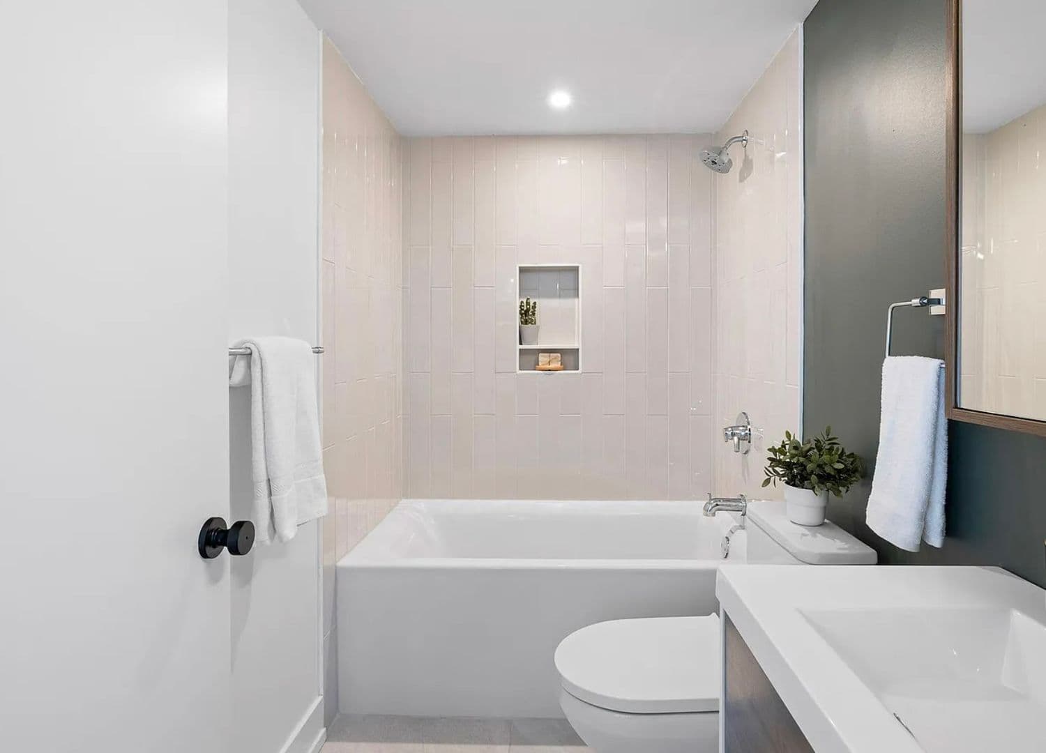 Philadelphia Apartment: 5202 Chester Avenue