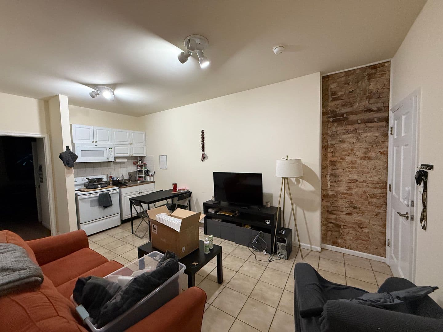 Philadelphia Apartment: 1713 W Berks St