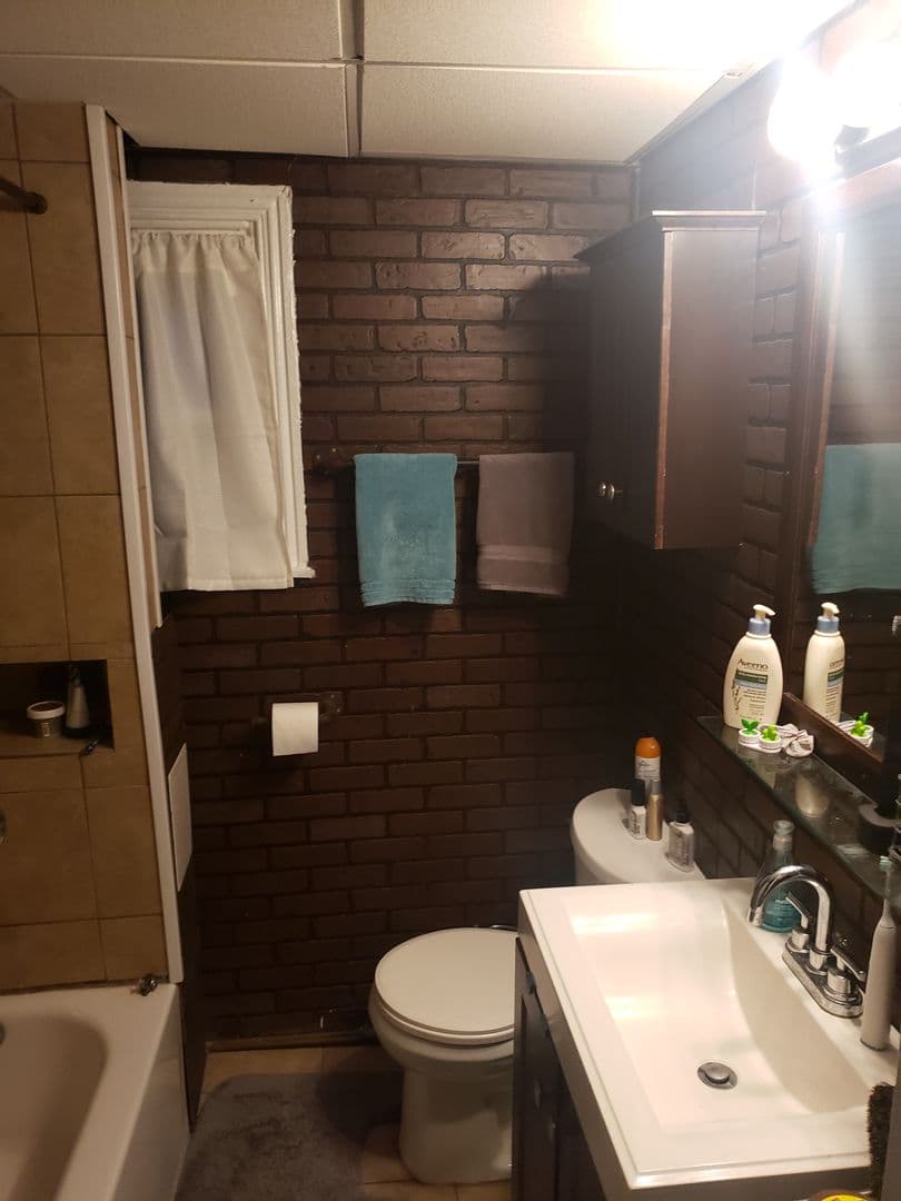 Philadelphia Apartment: 1527 Cecil B Moore Ave