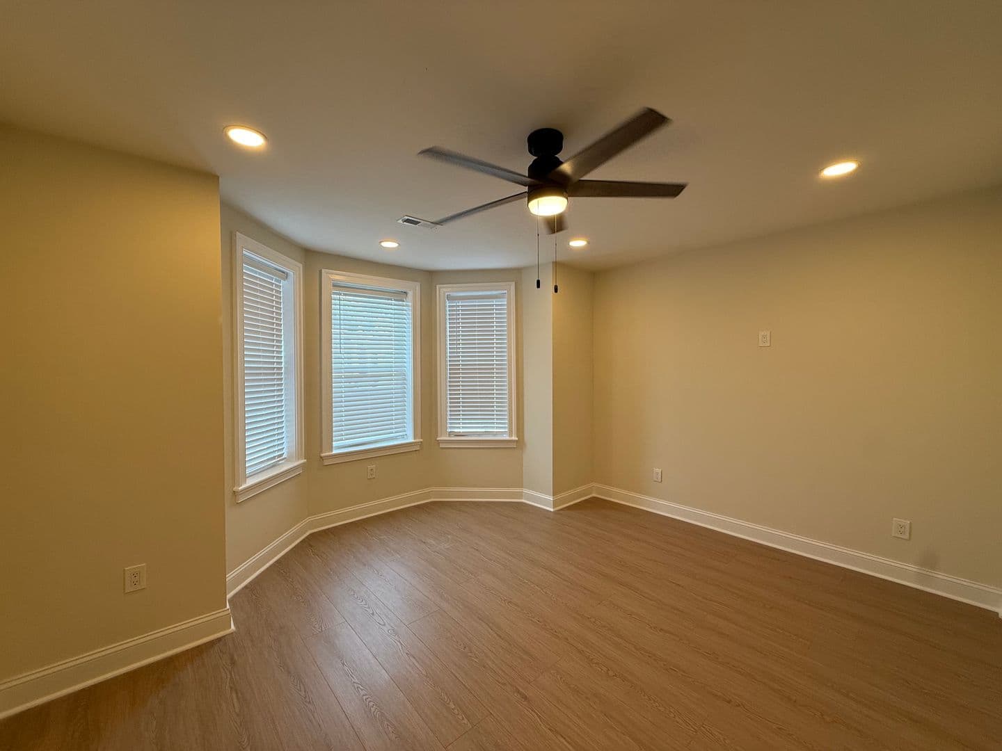 Philadelphia Apartment: 1402 S 54th St