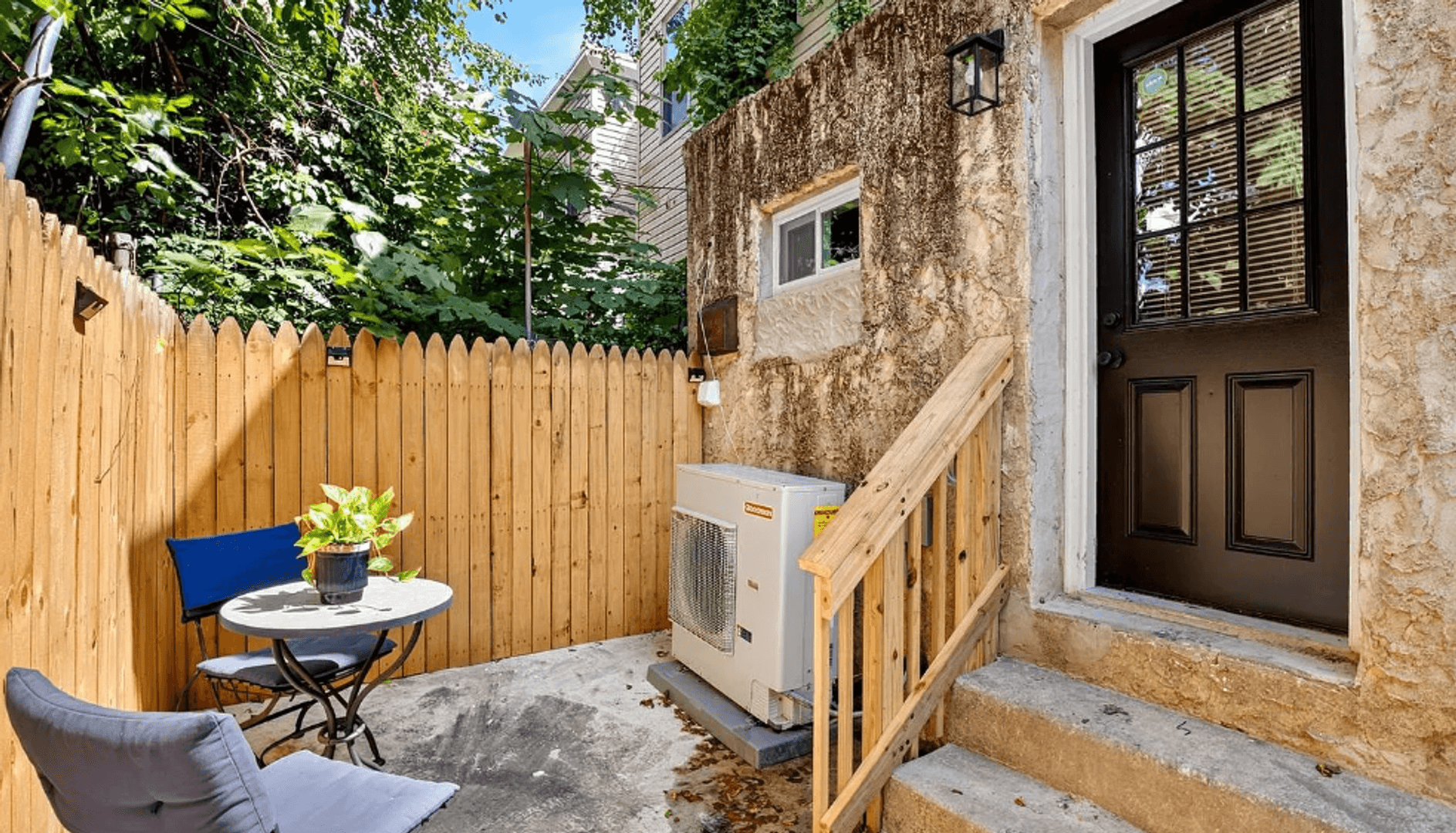 Philadelphia House: 5229 W Jefferson St